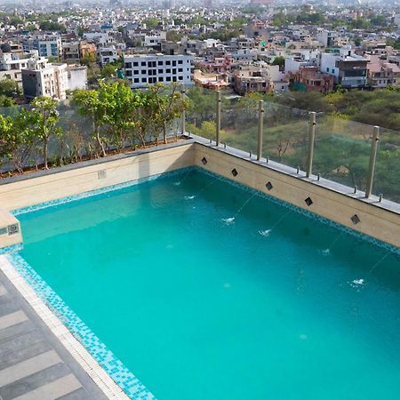 Hyatt Place Jaipur Malviya Nagar Exterior foto Swimming pool at the hotel