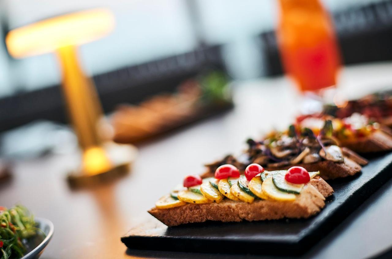 Hyatt Place Jaipur Malviya Nagar Exterior foto A selection of tapas