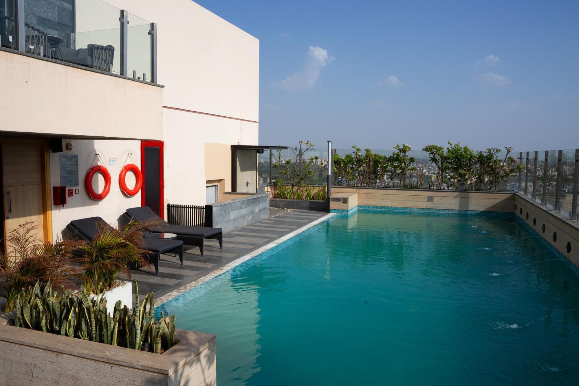 Hyatt Place Jaipur Malviya Nagar Exterior foto Pool at the hotel